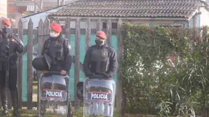 Crimen, incendio y tensión: así está el barrio de La Plata donde mataron a un joven
