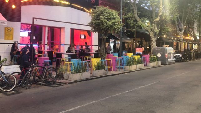 los bares y restaurantes de la plata tendran que retirar los decks de las calles