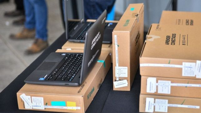 el gobierno entregara medio millon de computadoras gratis: ¿quienes y cuando las reciben?