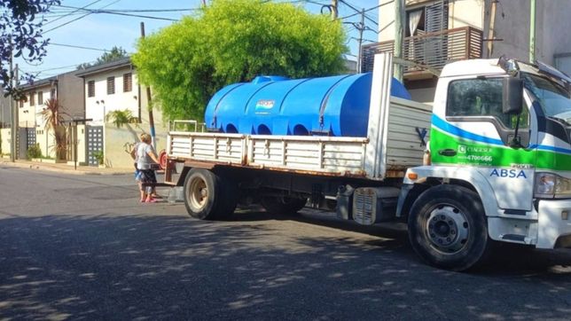 absa continua con el plan de contingencia y distribuira agua en la plata y la region