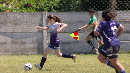Convocan a chicas de 12 a 17 años para sumarse al equipo de fútbol femenino de la UNLP
