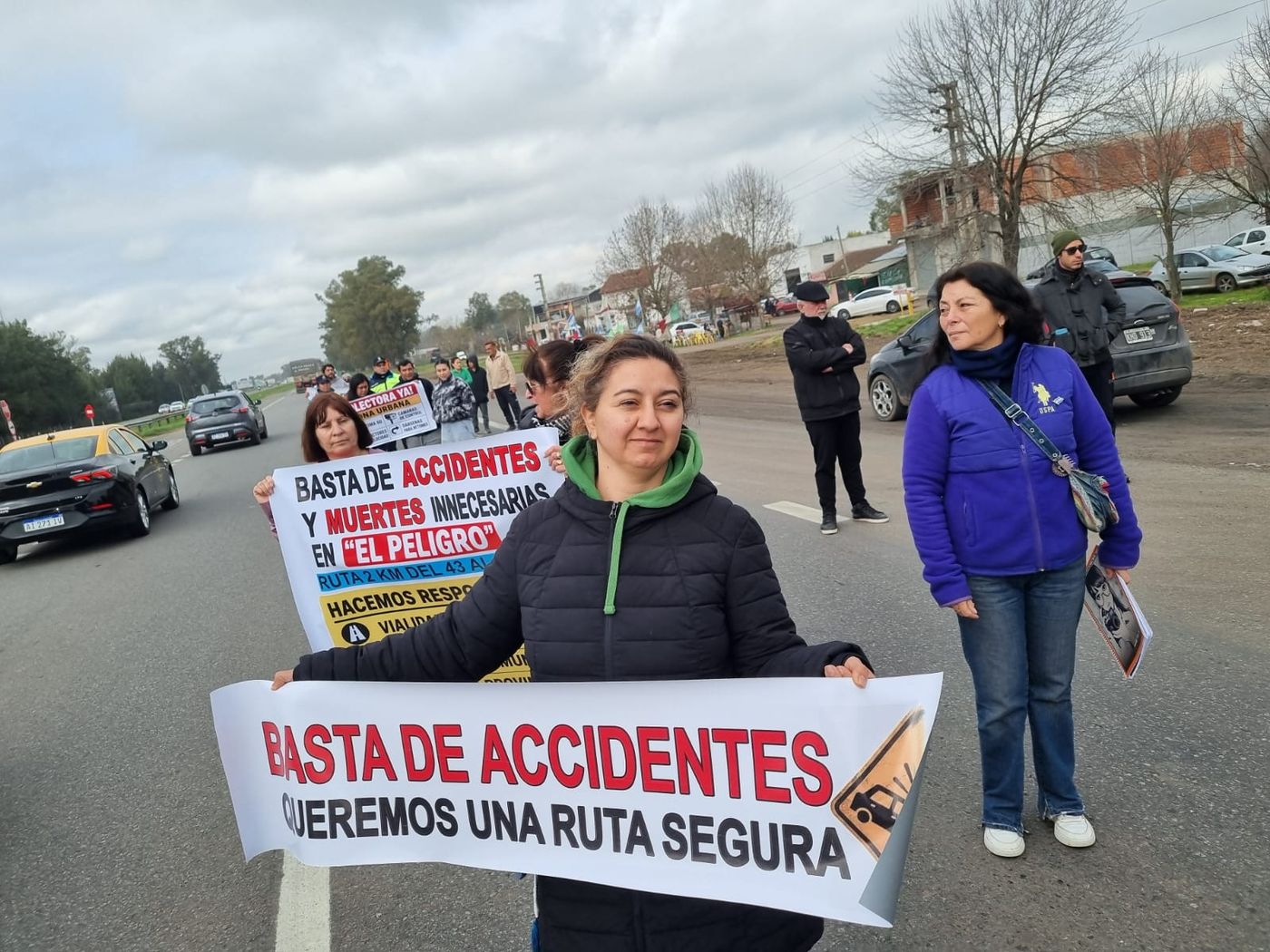 M&aacute;s luminaria, d&aacute;rsenas de giro y colectoras, entre las medidas que reclaman los vecinos de El Peligro