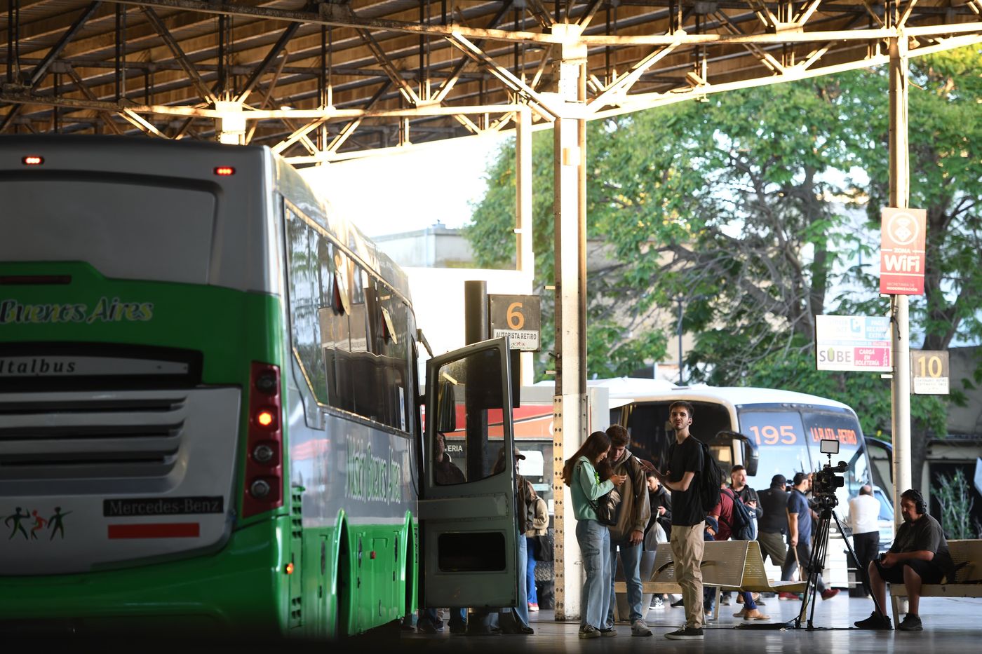 Las empresas de micros de mediana y larga distancia podrán establecer libremente los recorridos, vehículos, horarios y precios de sus servicios.