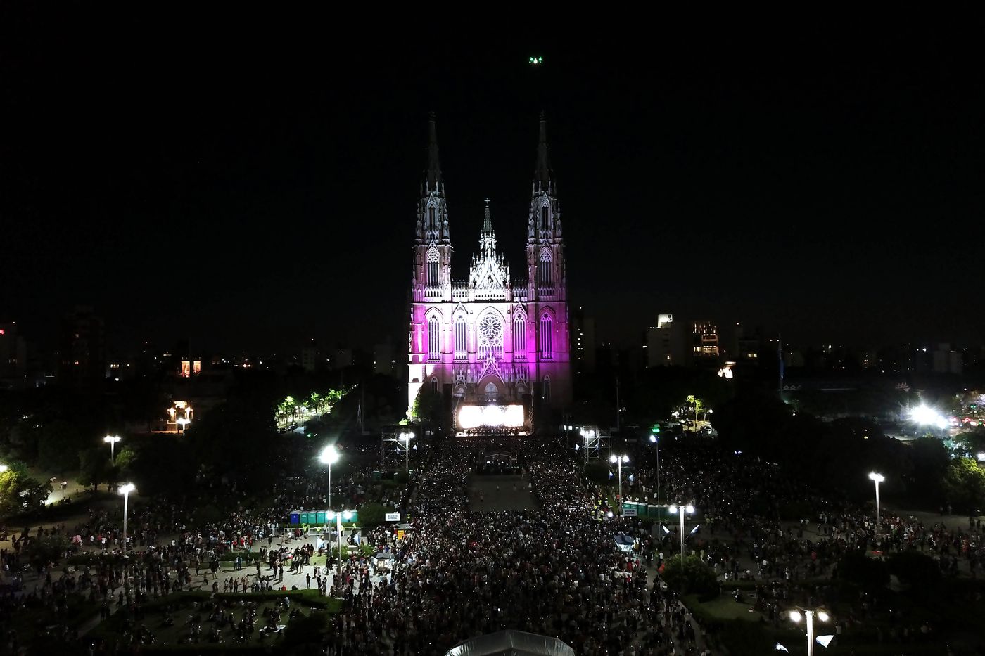 Catedral de La Plata inauguración de las luces (1).jpg