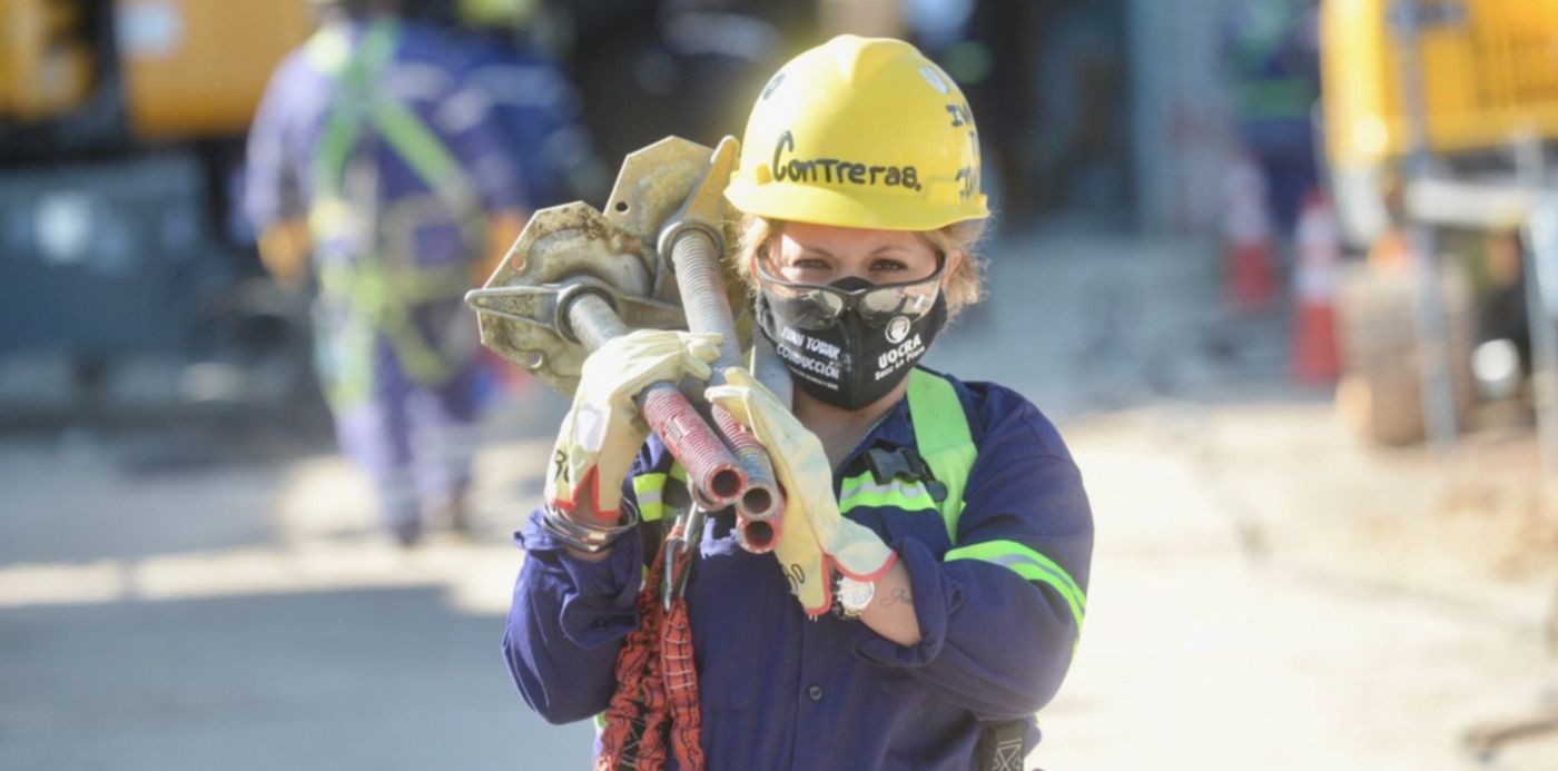 Carolina Contreras primera andamista mujer de La Plata