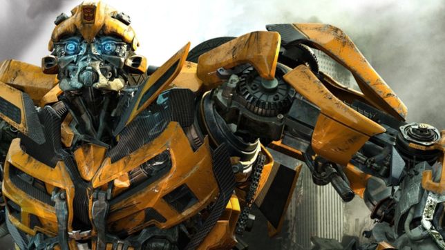 se puso una mascara de transformers, agarro un hacha y robo una agencia de loteria