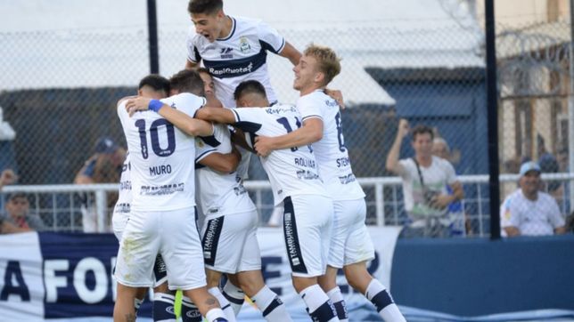 un grande del futbol argentino volvio a poner el ojo en una de las figuras de gimnasia