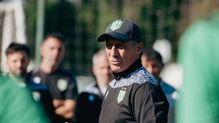 Troglio debutó con victoria en Banfield y complicó al Lobo con el descenso