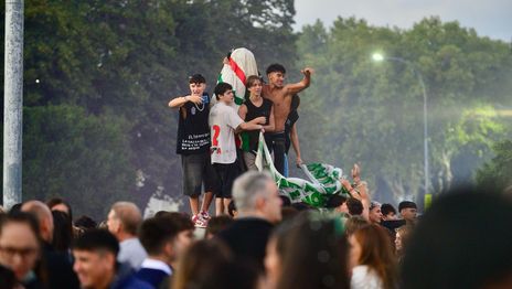 Crece el malestar de los vecinos de por los ruidosos festejos de estudiantes secundarios en plena madrugada Crece el malestar de los vecinos de por los ruidosos festejos de estudiantes secundarios en plena madrugada