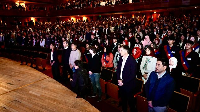 julio alak encabezo la apertura del modelo onu en el teatro argentino