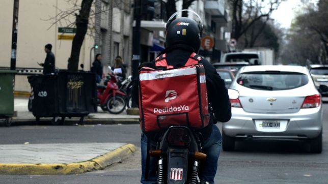 brutal asalto a un repartidor: le apuntaron al pecho y le robaron hasta las zapatillas