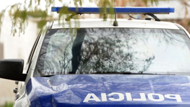 entro a la madrugada a una peluqueria y se robo saquitos de te, cremas y una sube