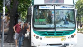 un hombre se disfrazo de policia para no pagar el micro en ensenada y termino preso un hombre se disfrazo de policia para no pagar el micro en ensenada y termino preso