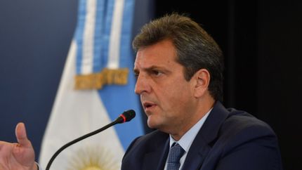 Massa piensa pagar una suma fija a trabajadores del sector público y privado
