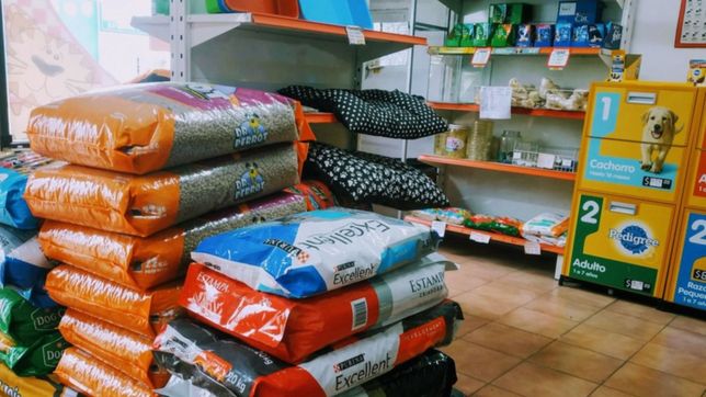 una empleada evito el robo de un pet shop tirandole gas pimienta al ladron