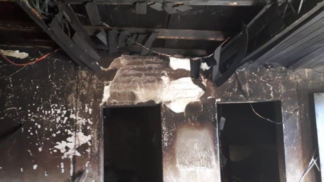 una maestra perdio todo por un incendio fatal: la computadora parecia un cuadro de dali