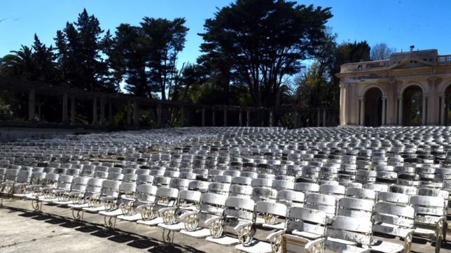 avanza la remodelacion de las butacas del teatro del lago