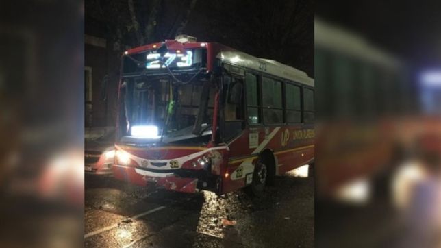 chocaron dos micros frente a una escuela de la plata