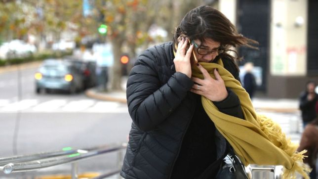 la plata ya esta en alerta por la llegada de un fuerte temporal de lluvia y viento