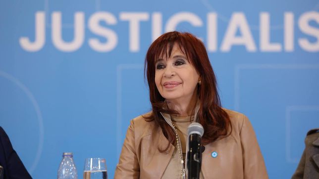 cristina kirchner confirmo que se presentara el miercoles ante la justicia para quedar detenida