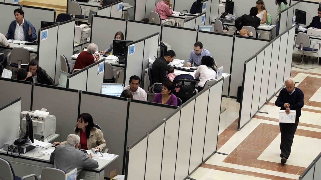 El Gobierno avanza con una auditoría interna y estudia una nueva reducción de empleados públicos