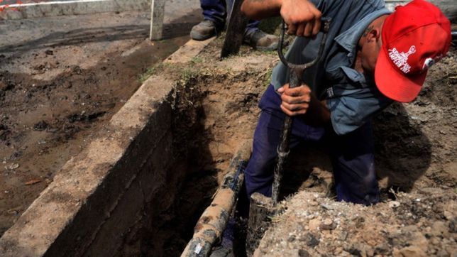 una zona de la plata estara sin agua por obras de mantenimiento de absa