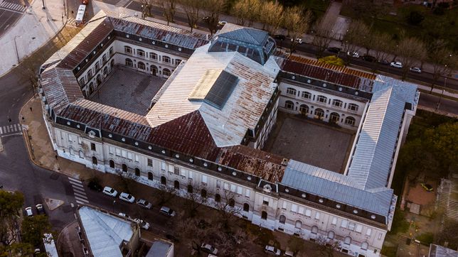 entraron al normal 1 y se llevaron once computadoras y un microscopio