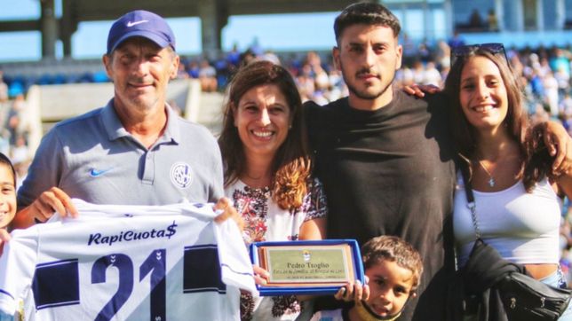 pedro, pedro: asi fue el emotivo recibimiento de la hinchada del lobo a troglio