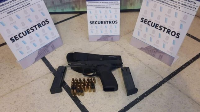 con una pistola en la cintura, un jubilado de 68 anos atemorizaba a un barrio de la plata