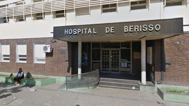 violo una restriccion perimetral, mordio y golpeo a dos policias y termino en el hospital