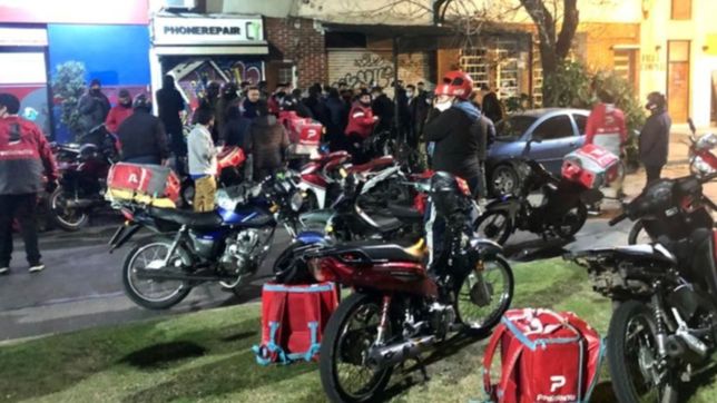 tension con repartidores en la plata: pidieron $4 mil de hamburguesas y no quisieron pagar