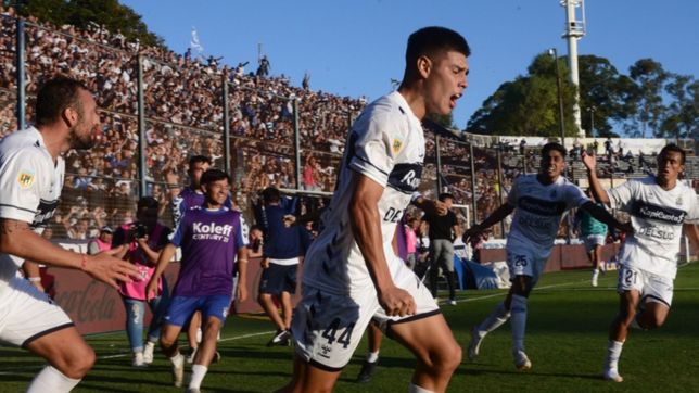 con un gol agonico, el lobo le empato el clasico al pincha