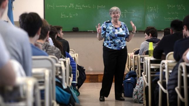 subieron a youtube una nueva clase de la profesora de la unlp que la rompe en las redes