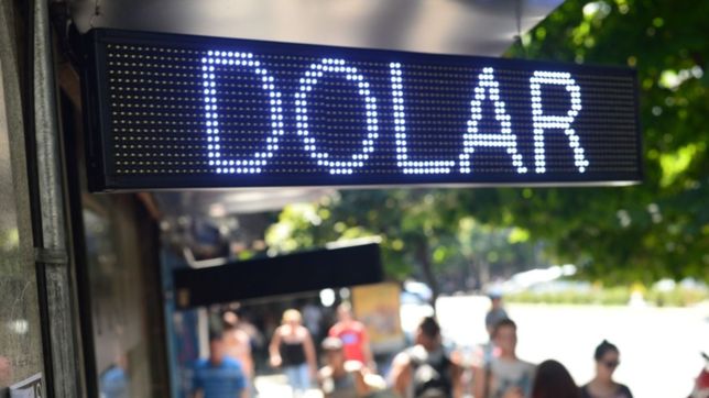 el dolar no se detiene y cerro en un nuevo record de la era macri