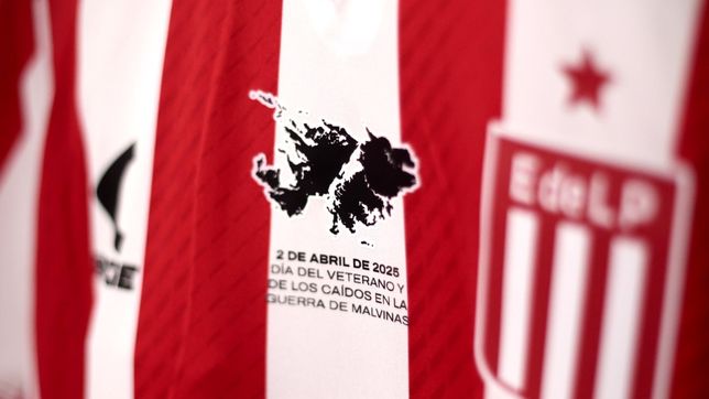 estudiantes luce un parche especial por los heroes de malvinas en el partido ante belgrano
