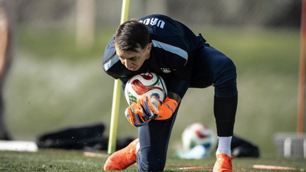 El pibe de casi 40: la Selección uruguaya mostró a Fernando Muslera en acción