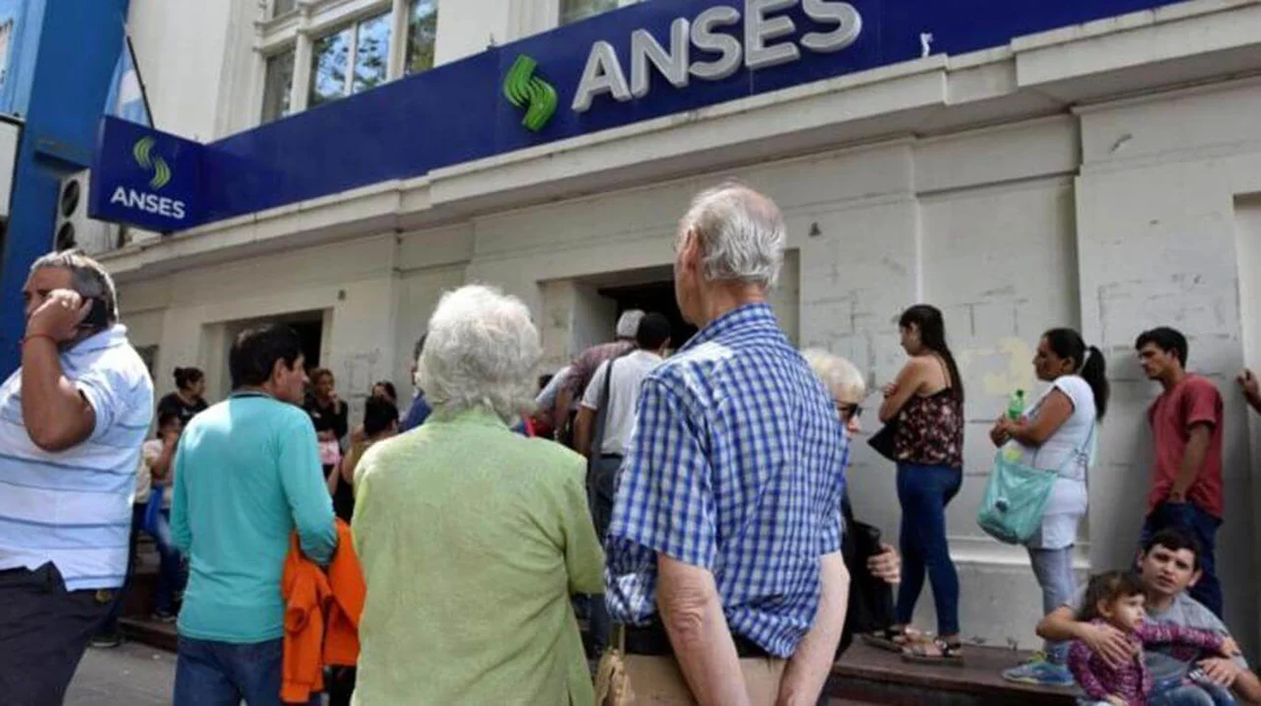 Cuándo se cobra el bono de ANSES de $70.000 para jubilados?