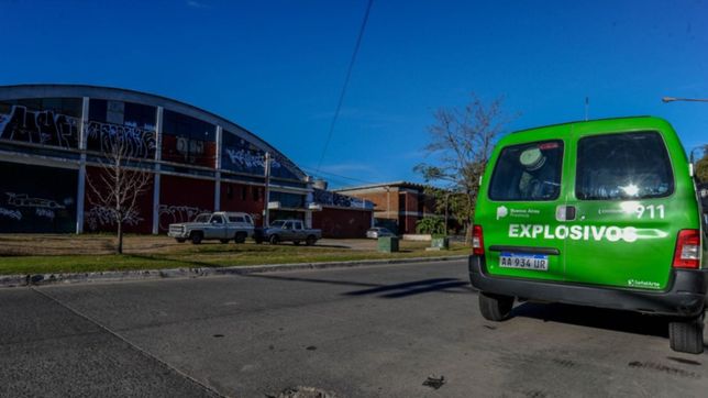 el fiscal garganta dio marcha atras y seguiran evacuando las escuelas de la plata