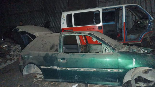 desmantelan un desarmadero en la plata que vendia autopartes en el conurbano