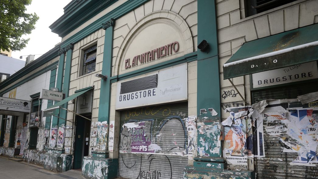 Abrirán un paseo de compras para los manteros en el edificio donde supo funcionar El Ayuntamiento