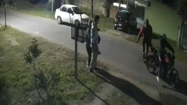 asi fue el violento ataque de dos motochorros a una pareja en altos de san lorenzo