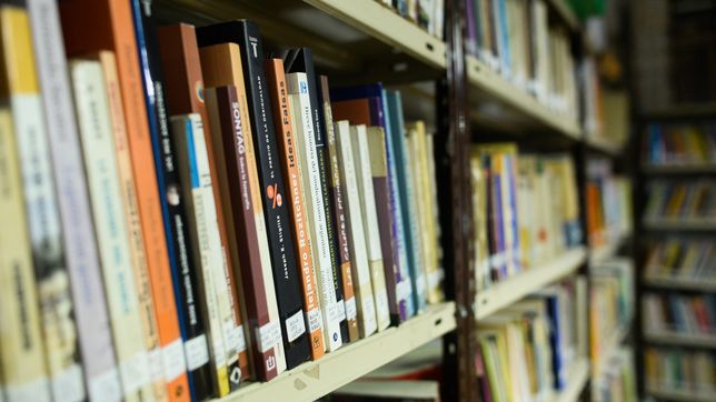 con descuentos y musica en vivo, llega la cuarta edicion de la noche de las librerias platenses
