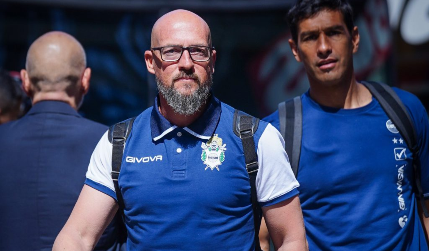 Alejandro Orfila se juega su cargo en Gimnasia. Alejandro Orfila se juega su cargo en Gimnasia.