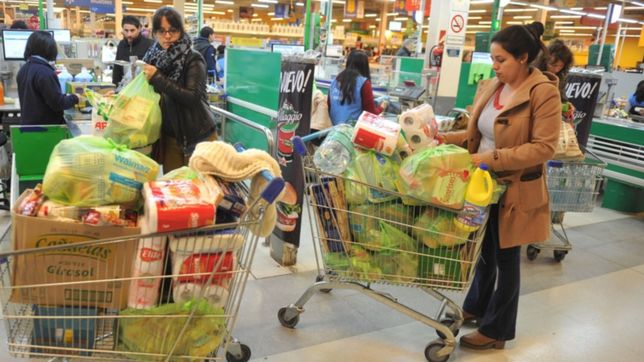 arranco el primer supermiercoles de descuentos de julio para los clientes del bapro en la plata