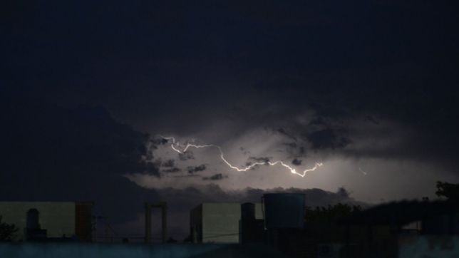 rige un alerta amarillo por tormentas y granizo en la plata y asi seguira el clima