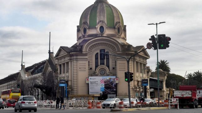 caen dos motochorros que merodeaban la estacion para robarle a un comerciante