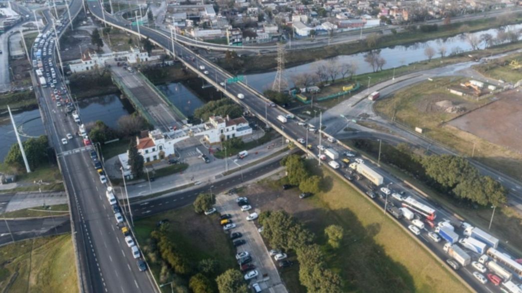 Desde el aire, controles y embotellamientos en la nueva cuarentena
