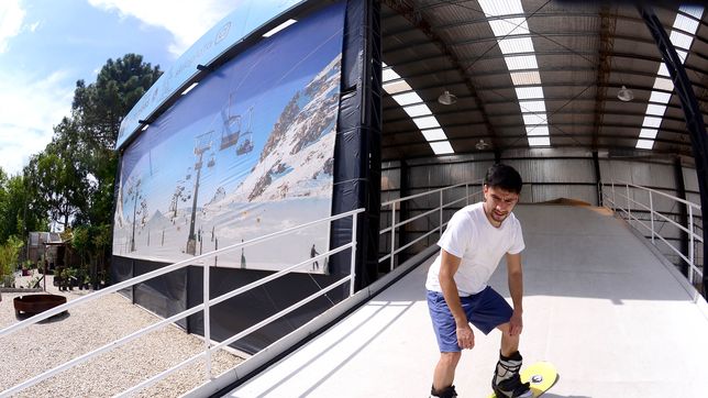 rampas, nieve sintetica y adrenalina: asi es el centro de entrenamiento para aprender a esquiar en la plata