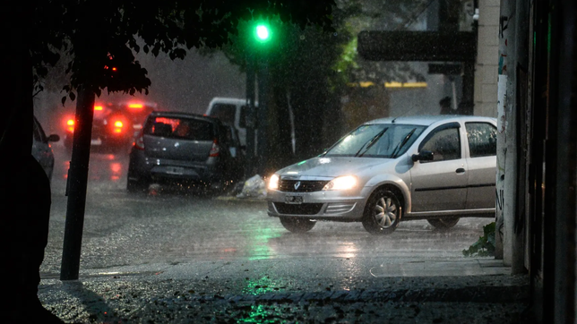 se renueva el alerta amarillo en la plata por tormentas fuertes para este martes