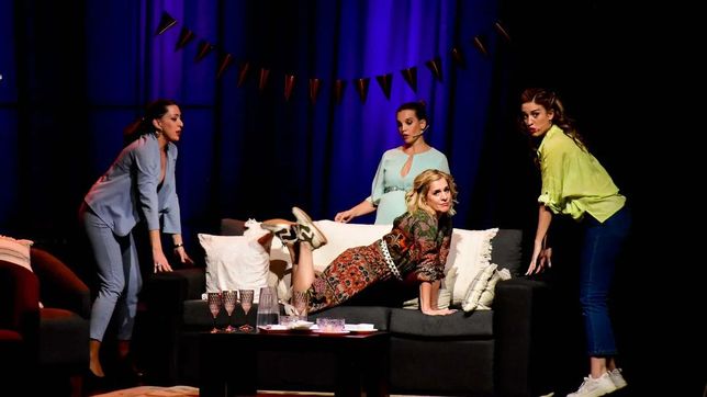 la ovacionada y premiada obra madres llega al teatro coliseo podesta